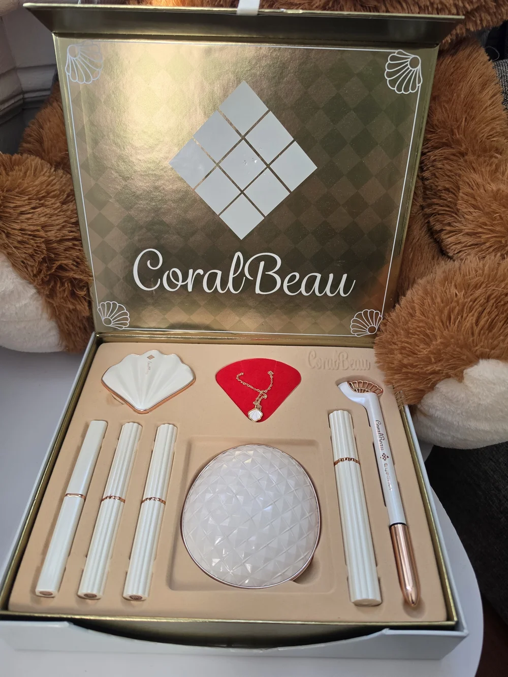 CoralBeau Beauty Set in White and Rose Gold